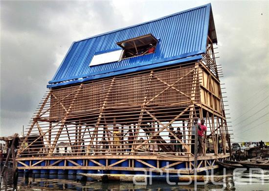 NLEs-floating-school-casts-anchor-in-Lagos-Lagoon_dezeen_ss_4.jpg